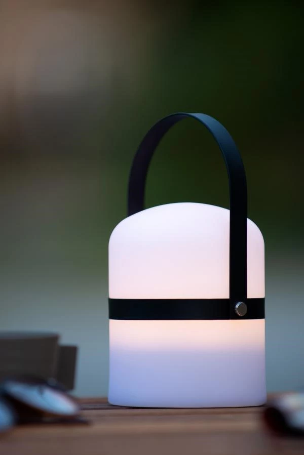 Lucide LITTLE JOE - Lampe de table Rechargeable Intérieur/Extérieur - Batterie/Piles - Ø 10 cm - LED Dim to warm - 1x0,3W 2800K/3200K - IP44 - Noir - ambiance 2